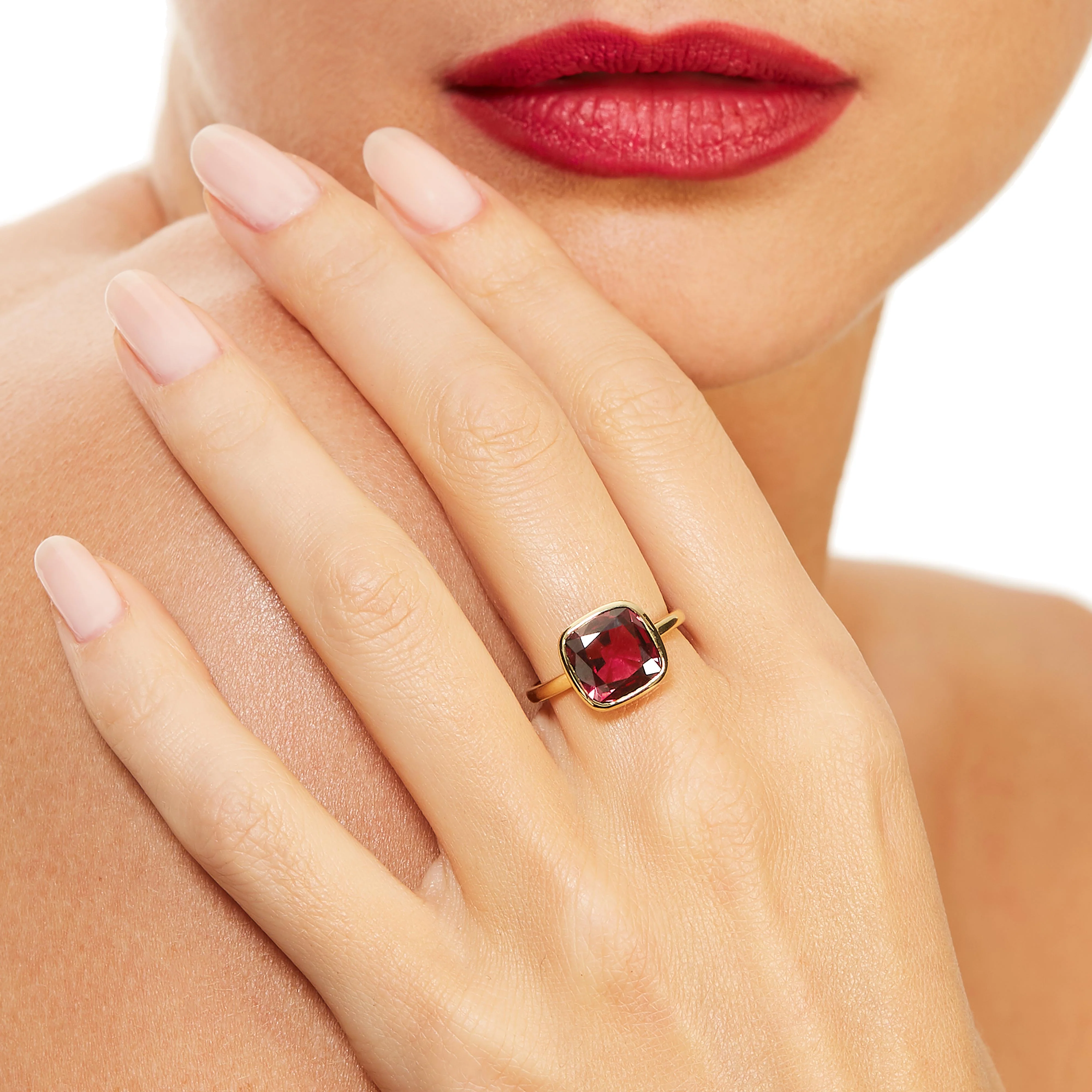 The Isabella (Cushion Cut Rhodolite Garnet in Solid 18ct Gold) - Image 3